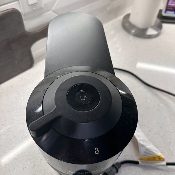 Nespresso Vertuo Next Coffee and Espresso Machine by De'Longhi, Limited Edition - Picture 2 of 8